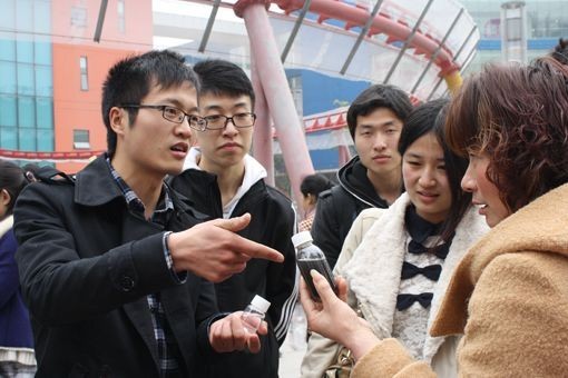 世界氣象日：南信大學子街頭普及氣象知識向市民發起環保協議