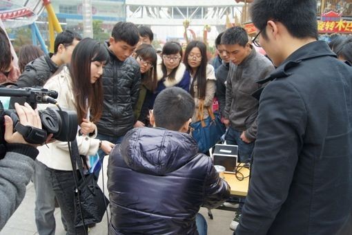 世界氣象日：南信大學子街頭普及氣象知識向市民發起環保協議