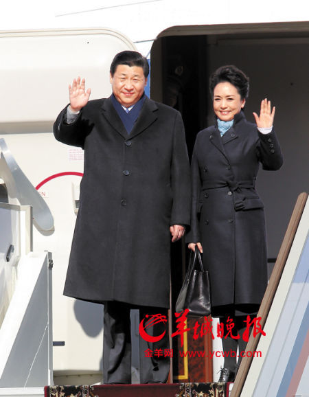 國家主席習近平首次出訪俄羅斯，夫人彭麗媛陪同。
