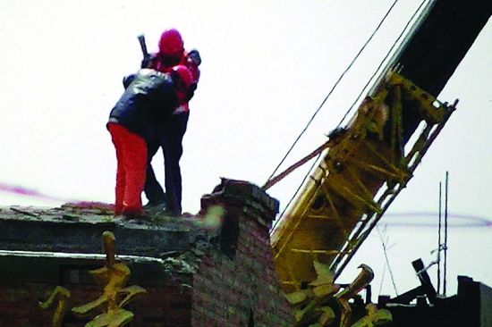 建新化工廠開始拆除生產車間和生產設備