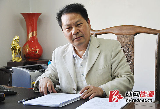 湖南農(nóng)村能源辦主任崔國強9日作客紅網(wǎng)談農(nóng)村沼氣建設(shè)