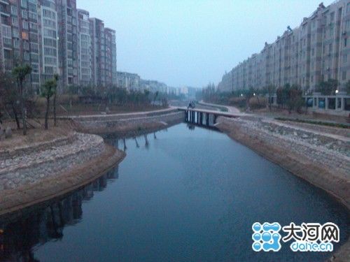 新鄉(xiāng)趙定排渠變黑河網(wǎng)友調(diào)侃環(huán)保局長(zhǎng)臉該綠了
