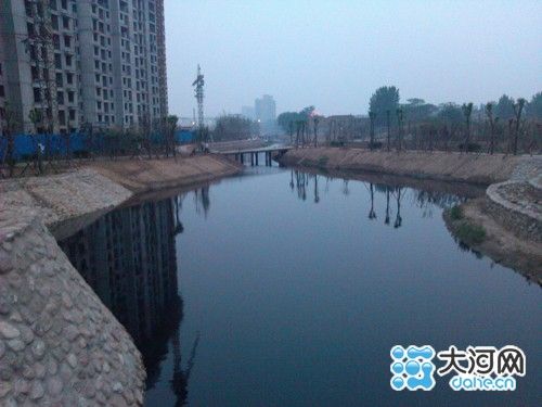 新鄉(xiāng)趙定排渠變黑河網(wǎng)友調(diào)侃環(huán)保局長(zhǎng)臉該綠了