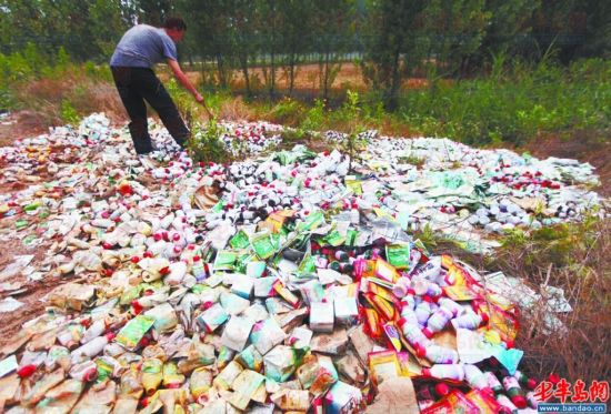 上萬瓶過期農(nóng)藥丟路邊膠州環(huán)保部門介入調(diào)查