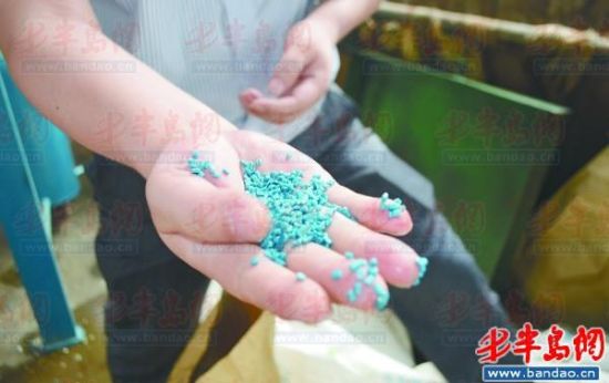 加工點(diǎn)刺鼻味是塑料和硫磺環(huán)保局已責(zé)令停產(chǎn)