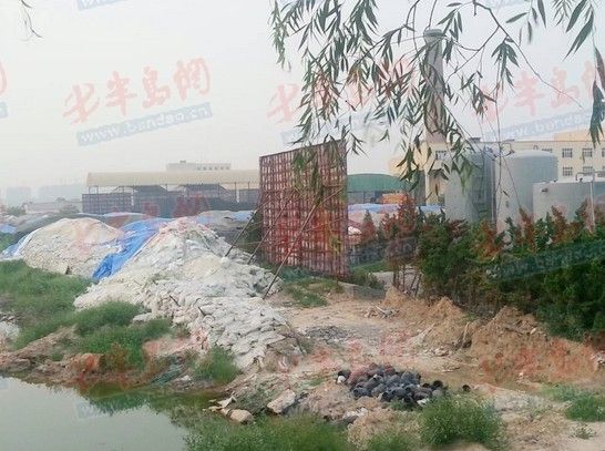 卓越蔚藍(lán)群島自來(lái)水現(xiàn)銹色異物疑遭化工污染(圖)