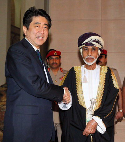 安倍訪問阿曼發(fā)表共同聲明謀求穩(wěn)定能源供應(yīng)(圖)