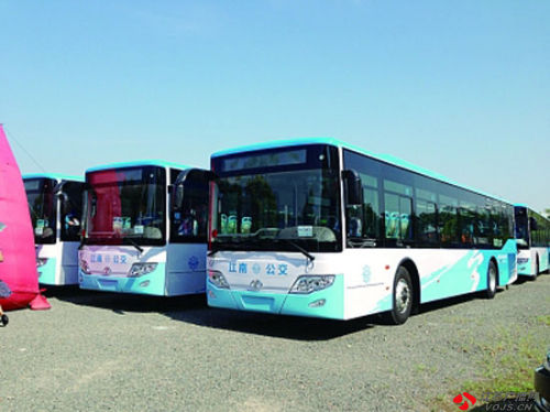 南京公交擴(kuò)容千輛新能源車青奧前上路