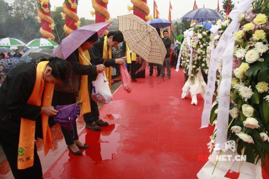 湖南最大生態(tài)墓園推環(huán)保公祭網(wǎng)上祭拜遇冷清