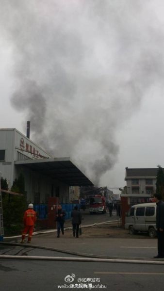 消防車(chē)已趕赴救援，事故原因還不確定，人員傷亡情況不明。